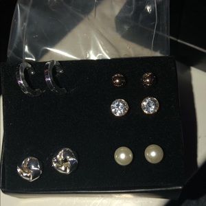 Avon 5 piece box set earrings